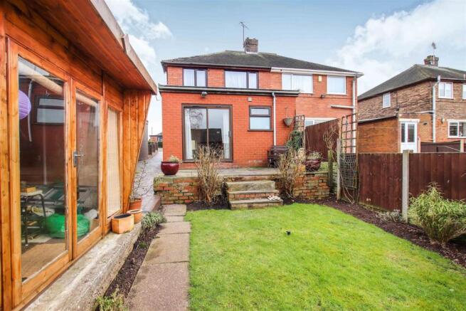 ENCLOSED REAR GARDEN