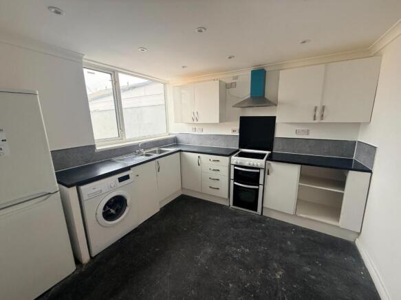 3 bed End of Terrace to rent Image 8
