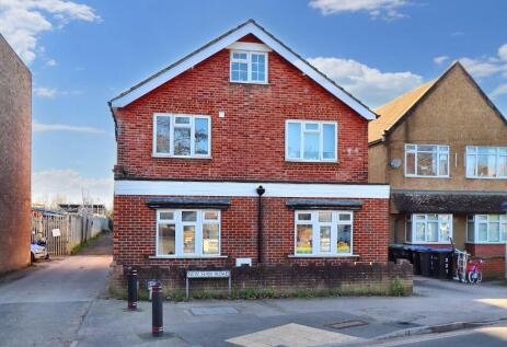 New Haw Road, KT15