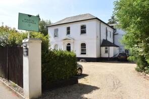 Flat 5, Roydon Lodge, Woburn Hill, Addlestone KT15 2QG