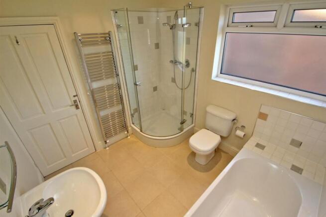 FAMILY BATHROOM