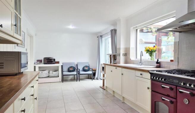 Kitchen 1.jpg