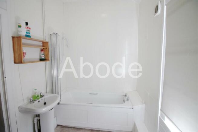 7 bed House to rent Image 8