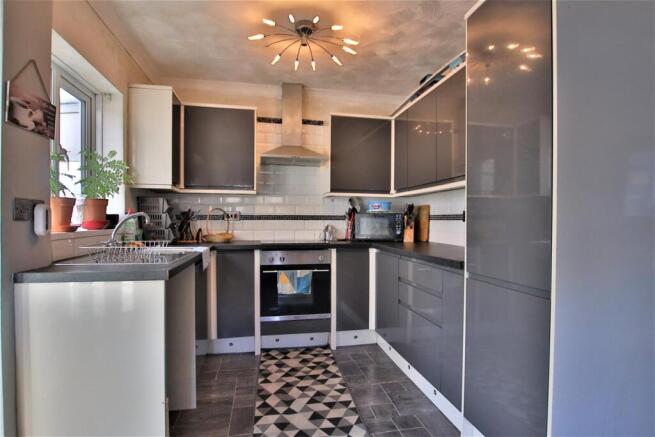 Margaret Road, Priors Park, Tewkesbury - Kitchen