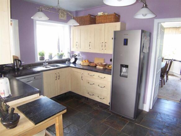 Kitchen Area: