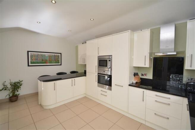 KITCHEN/BREAKFAST ROOM