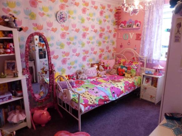 BEDROOM 2