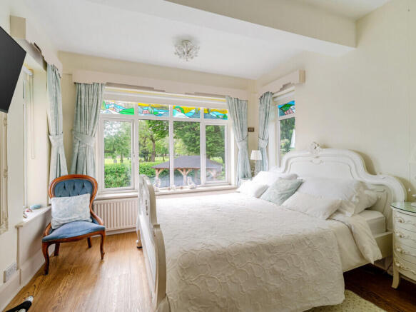 4 bed Detached for sale Image 9