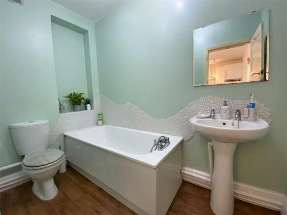 Ground Floor Bathroom 087