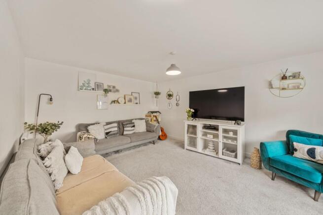 4 bed Detached for sale Image 5