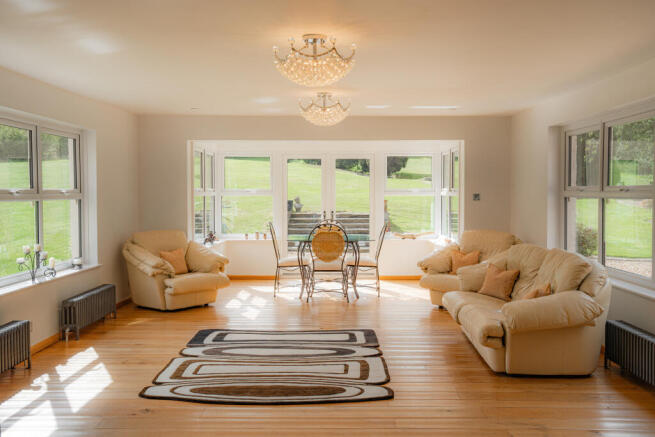 4 bed Detached for sale Image 11