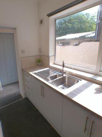 1 bed Terraced to rent Image 4