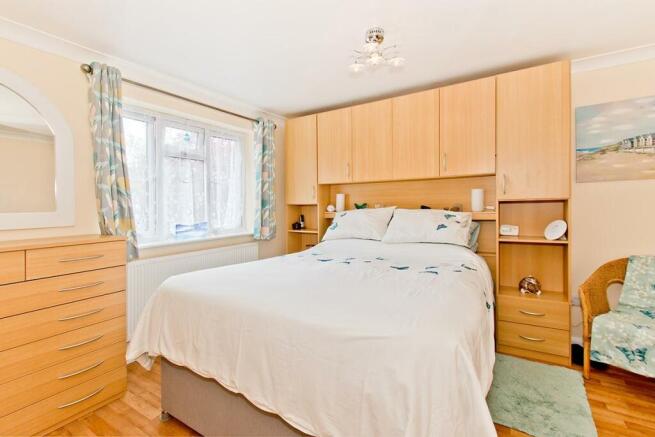 bed1.jpg