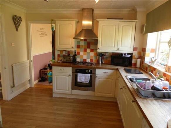 KITCHEN/BREAKFAST