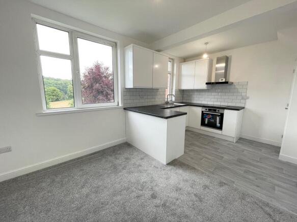 3 bed House to rent Image 5