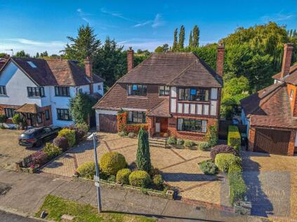 Daleside Gardens, Chigwell, Essex, IG7
