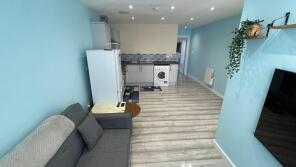 409a, Whalebone Lane North, Romford RM6 6RH