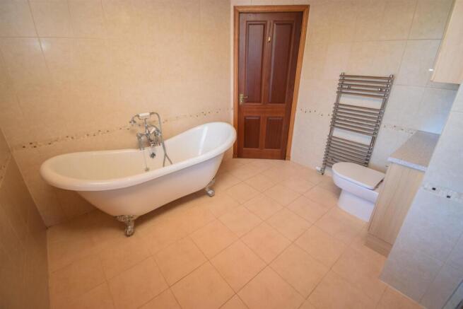 BATHROOM (3).jpg