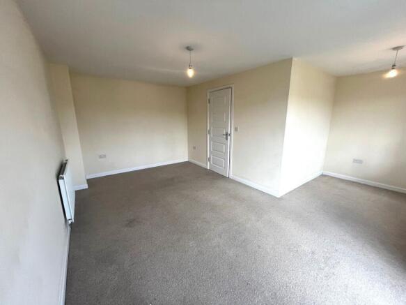 3 bed Town House to rent Image 4