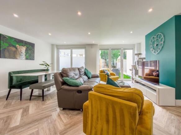 Lounge/Dining Room