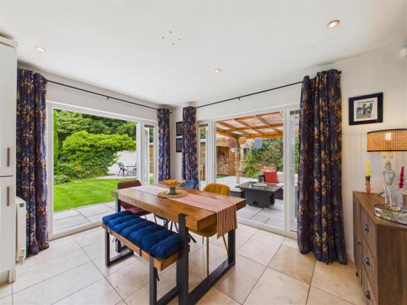 4 bed Detached for sale Image 8