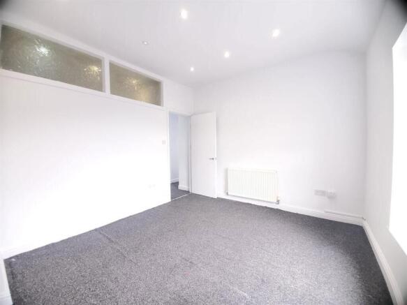 2 bed Terraced for sale Image 6
