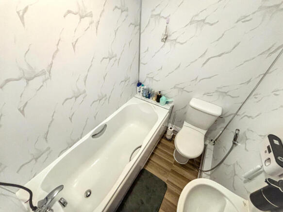 2 bed Apartment to rent Image 9