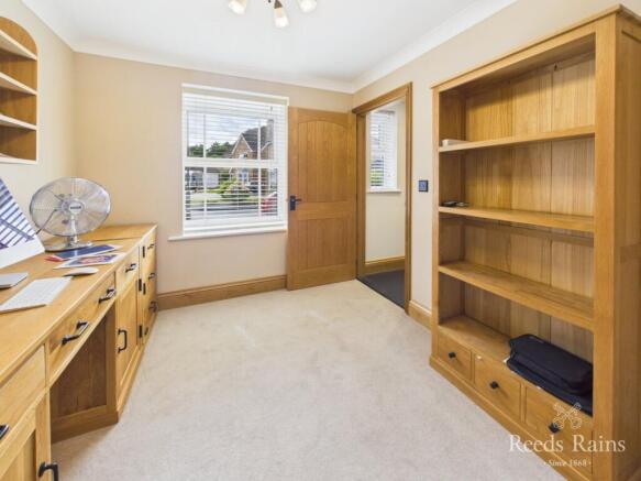 4 bed Detached for sale Image 10
