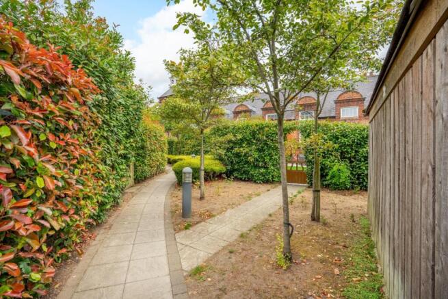 2 bed Town House for sale Image 11