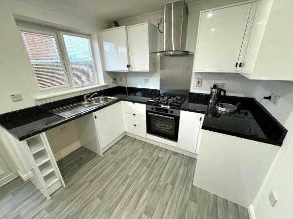 FITTED KITCHEN