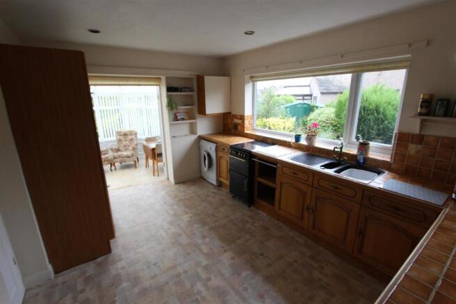 Kitchen...JPG