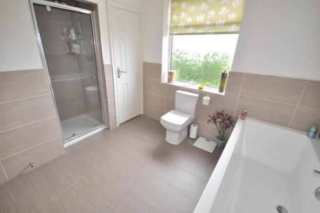 ENSUITE BATHROOM