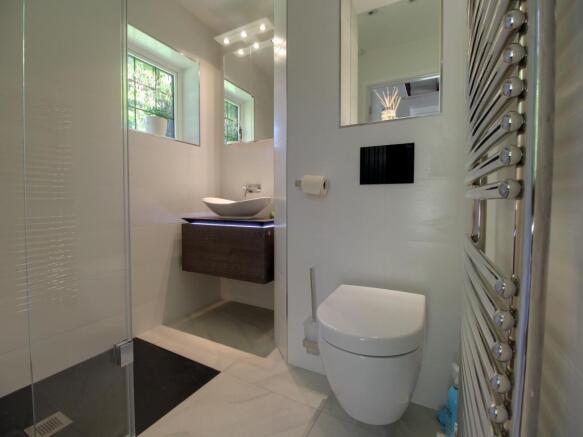EN-SUITE
