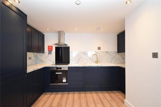 2 bed Penthouse to rent Image 2