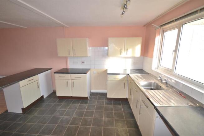 Kitchen 1.JPG