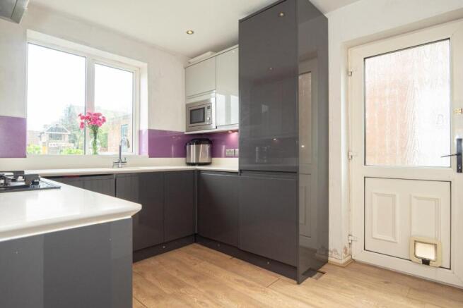 3 bed Semi-Detached for sale Image 6