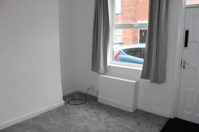 2 bed Terraced to rent Image 6