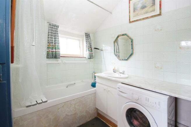 Bathroom.JPG