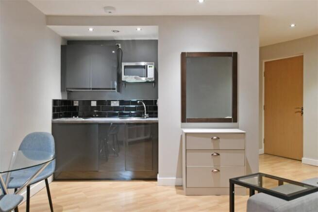 Studio to rent Image 5