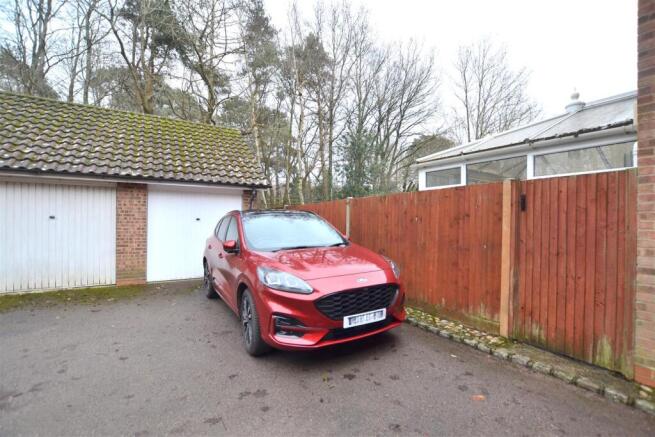 Garage & Driveway Parking.JPG