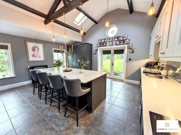 4 bed Detached for sale Image 7