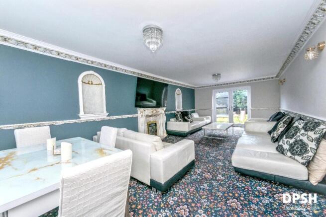 5 bed Detached for sale Image 6