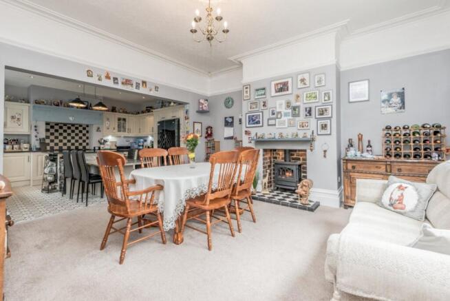 4 bed Detached for sale Image 7