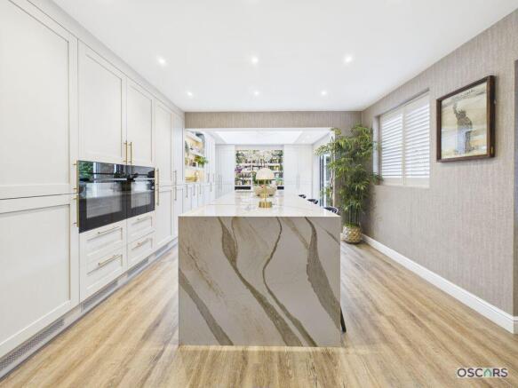 6 bed Detached for sale Image 4