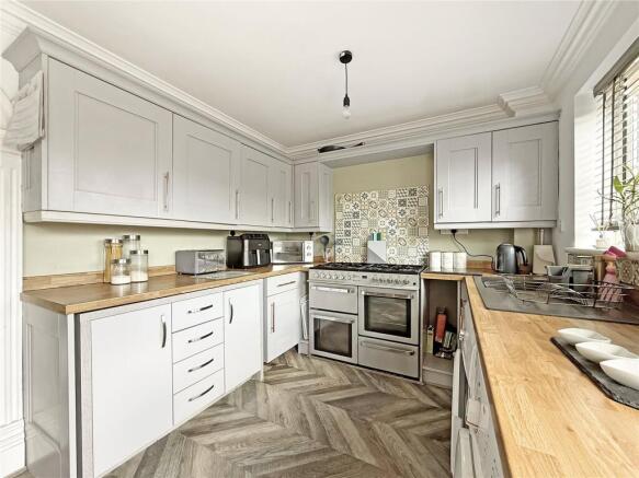 3 bed House for sale Image 10