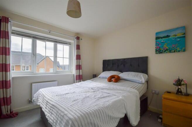4 bed House for sale Image 10