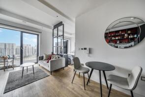 Flat 809, 89 Echo House, City Island Way, London E14 0TT