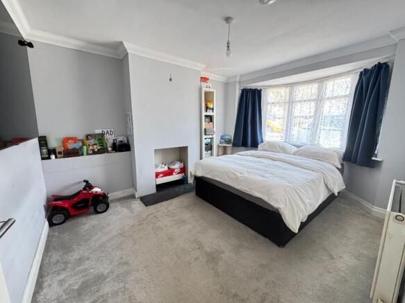 Boundary Road, Leigh-On-Sea, Essex, SS9 photo 4