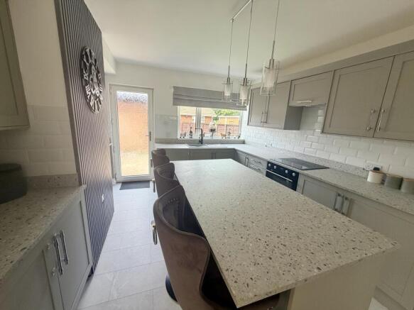 3 bed Bungalow for sale Image 9