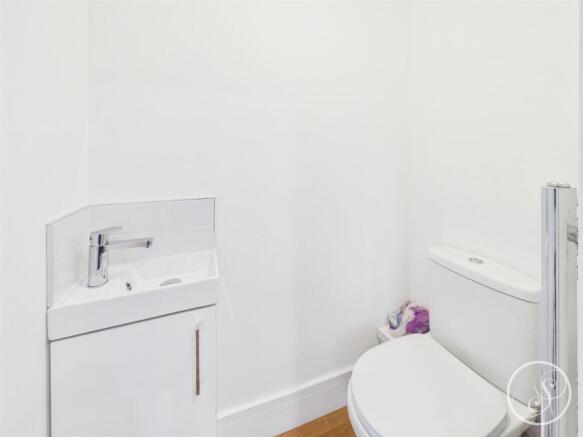 3 bed Semi-Detached to rent Image 12